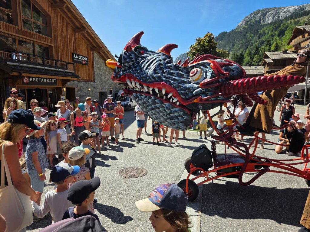 cie youplaboum marionnette géante: Le DragonGlouton