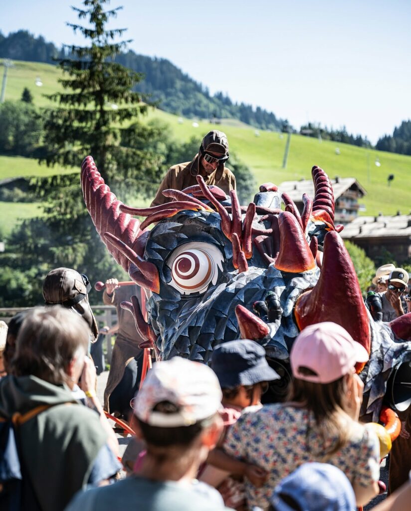 cie youplaboum marionnette géante: Le DragonGlouton